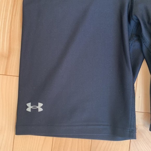 Under Armour HeatGear Bike Shorts (size small) - Picture 5 of 7